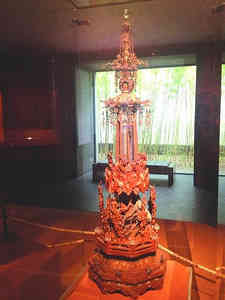 1米2高“舍利塔”，镶了4万多颗珍珠