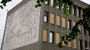 2011年,挪威奥斯陆,毕加索壁画所在大楼遭爆炸破坏,