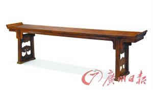 明末清初，黄花梨独板大翘头案。
