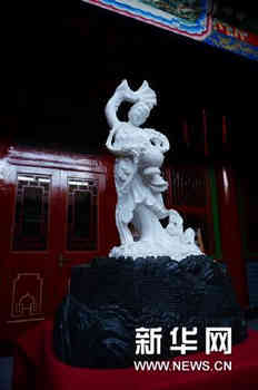 (文化)(2)《奔月》主题雕塑落成