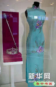 （晚报）（1）&ldquo;百年时尚：香港长衫故事&rdquo;展在港举行