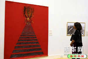 （晚报）（1）《邪恶下的幸存：阿兹曼画语》展在港举行