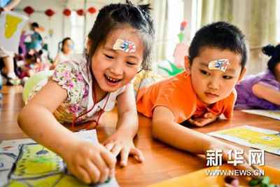 （社会）（1）小小童心画出&ldquo;世界杯&rdquo;