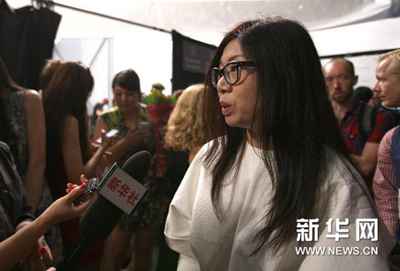 (新华网)中国设计师王陶首次在纽约时装周举办个人专场秀