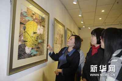 (社会)(1)柳学健绘画、张益制壶作品联展在北京九千堂美术馆举行