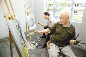 当代名家在大芬进行现场创作。