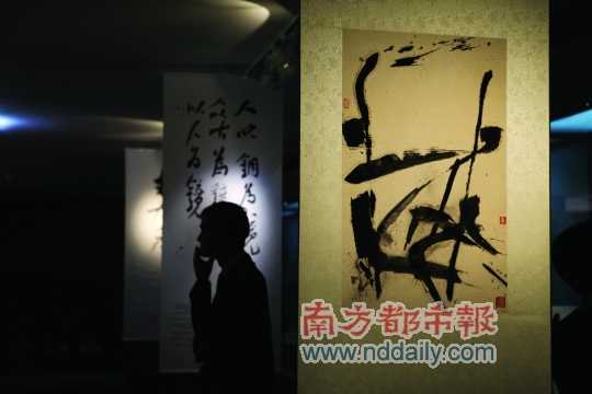 旅法艺术家诗蓝的《光影碑》局部。